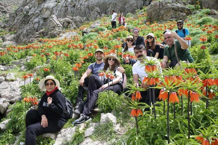 <p>Tarım ve Orman Bakanlığı Doğa Koruma ve Milli Parklar Genel Müdürlüğü, koparılan her lale için 557 bin 212 TL idari para cezası kesiyor.</p>
<p> </p>