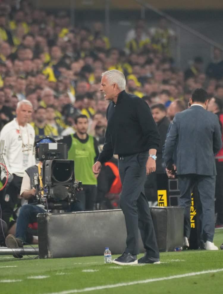 <p><strong>"MOURİNHO'NUN FENERBAHÇE'Sİ RAYINDAN ÇIKTI"</strong></p>
