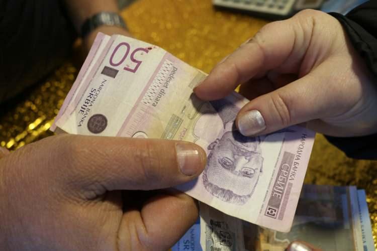<p>Davacının boşanma protokolü ile belirlenen yoksulluk nafakasını ödemeyi kabul etmesi sonrasında aradan geçen zaman içerisinde tarafların her ikisinin de protokol gereği ve yine mahkemece de kabul edildiği üzere erkeğin boşanmanın gerçekleştiği tarihe göre ekonomik durumunda aşırı bir kötüleşmenin olmadığı, davalı kadının da sosyal ve ekonomik durumunda dava tarihi itibariyle aşırı bir değişiklik olmadığı, döviz kurundaki değişiklik davacının öngöremeyeceği derecede ülke bazında ön görülemeyen bir kriz nedeni ile ani bir artış şeklinde meydana gelmediği, uyarlamayı gerektirecek mahiyette olmadığı dikkate alındığında davanın reddine karar verilmesi gerekirken yazılı şekilde hüküm tesisi ile yoksulluk nafakasının indirilmesi doğru olmayıp, bozmayı gerektirmiştir."</p>

<p> </p>
