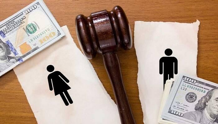 <p>İlk derece mahkemesi, tüm dosya kapsamını değerlendirerek davanın kısmen kabulü ile davalı yararına bin dolar yoksulluk nafakası takdirine, 22.12.2021 tarihli ek karar ile de nafaka davalarında reddedilen kısım üzerinden vekâlet ücretine hükmedilemeyeceği gerekçesiyle davalı vekilinin bu yöne ilişkin talebinin reddine karar verdi</p>