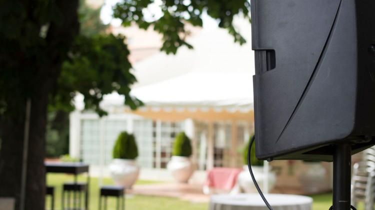 <p><span style="color:#800080"><strong>D&Uuml;Ğ&Uuml;N PLANLAYICILARI TEPKİLİ</strong></span></p>
