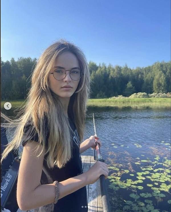 <p><strong>SOSYAL MEDYADA TARTIŞMA KONUSU OLDU</strong></p>
<p>Takipçileri, bu mottonun Kristina Pimenova'nın yaşantısıyla kesinlikle örtüşmediğini ileri sürdü.</p>