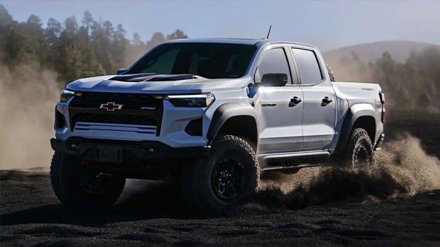 <p><strong>CHEVROLET COLORADO</strong></p>
<p>Dayanıklılığıyla beklenen pikap Colorado, motor, şanzıman ve elektronik sistem arızalarıyla sık sık servise gidiyor. Yüksek tamir maliyetleri, kullanıcıları maddi olarak zorluyor.</p>