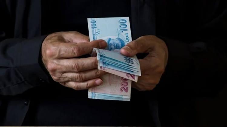 <p>Mayıs ve haziran enflasyonu da belli olduktan sonra temmuz enflasyonu netleşmiş olacak. Geri kalan bu aylarda enflasyonun yüzde 2 civarında gerçekleşmesi bekleniyor. Bu durumda 6 aylık enflasyon yani zam oranı yüzde 17.94 olacak.</p>
<p> </p>