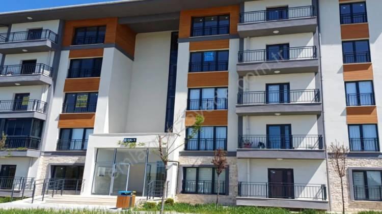 <p><strong>TOKİ AÇIK ARTIRMASI NE ZAMAN YAPILACAK?</strong></p>
<p><strong></strong></p>
<p>Emlak Müzayede’e yer alan bilgiye göre; 357 gayrimenkul için müzayede yapılacak. Müzayede tarihi ise 14-15 Mayıs 2025 olarak belirlendi. 157 konut ve 200 işyeri için yapılacak müzayedenin başlama saati 10.30.</p>