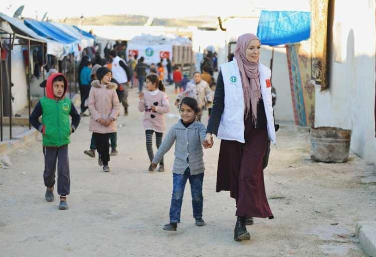 Gazze'de yaşananlara seyirci kalamadı! Gamze Özçelik'ten gönülleri fetheden hareket