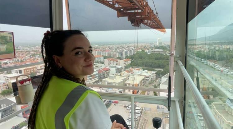 <p>Kocaeli Üniversitesi Harita Mühendisliği mezunu olan Neslihan, 9 yıl boyunca mühendislik kariyerini icra ettikten sonra yepyeni bir mesleğe başlamaya karar verdi.</p>