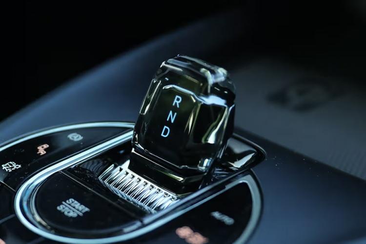 <p>Tasarımıyla iF Tasarım Ödülü kazanan model, bağlantılı servislerle entegre çalışan "BYD Mobil" uygulamasıyla öne çıkıyor.</p>
