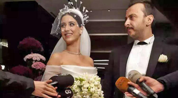<p>Yıllardır birlikte çalıştıkları şirketin web sitesinden fotoğraflarının kaldırılması, ünlü çiftin söz konusu menajerlik şirketinden ayrıldığı şeklinde yorumlandı.</p>
