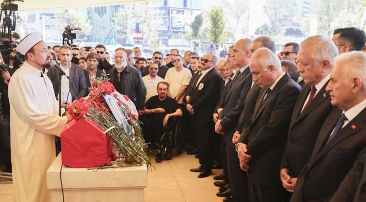 <p><span style="color:#800080"><strong>İBRAHİM TATLISES GÖZYAŞLARINI TUTAMADI</strong></span></p>