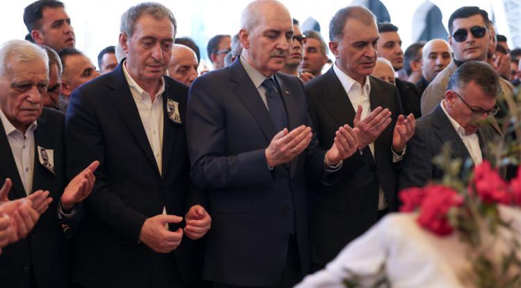 <p>Cenaze namazını İhsan Eliaçık kıldırdı.</p>
