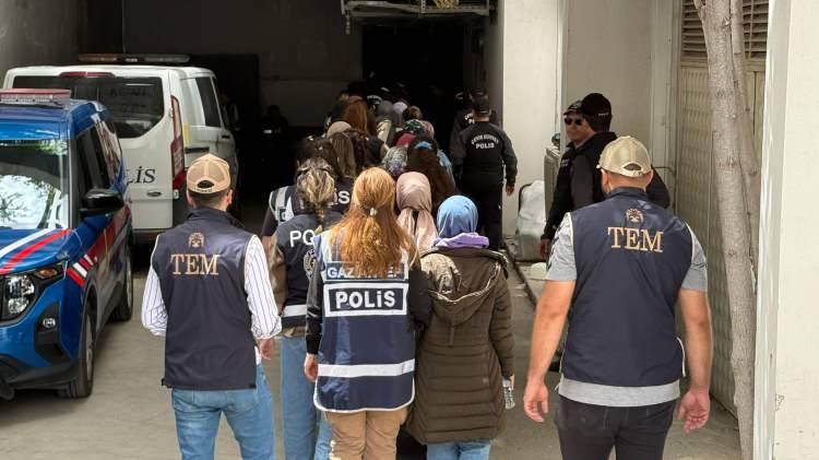 <p>Gideceğimiz kişiyi tanıyordum ama diğer ikisini tanımıyordum. Bizi maç izlediğimiz bir kafede tanıştırdılar. Bana bunun bir gezi olacağını, masrafların karşılanacağını ve dini eğitim verileceğini söylediler. Uygun geldiği için kabul ettim. Ancak oraya gittiğimde bunun bir örgüt faaliyeti ve dini eylem olduğunu anladım. Pişmanım. Bu şahıslarla aramda herhangi bir bağ yoktu, örgütsel bir amacım olmadı. Amacım sadece ucuz yurt dışı tatili yapmaktı" ifadelerini kullandı.</p>