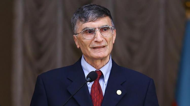 <p>Beyin tümörleri, ölüm nedenleri arasında 10'uncu sırada yer alıyor. Kan-beyin bariyerini geçemeyen mevcut kanser ilaçları bu kanser türüne etki etmede yetersiz kalıyor. Keşfimizde ortaya koyduğumuz bileşen, beyne giriyor ve kanser hücresini öldürüyor.</p>