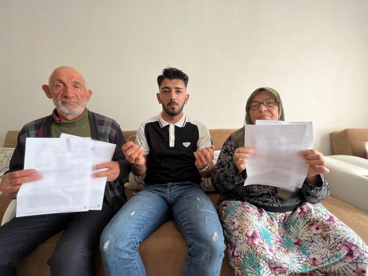 <p>Bursa’ya getirilen bebek, 2 bilezik karşılığında, çocuğu olmayan Döndü-Mülazım Ünal çiftine verildi. Çift, bebeği evde dünyaya geldiğini söyleyip, hastane raporu olmadan nüfuslarına kaydettirdi. </p>