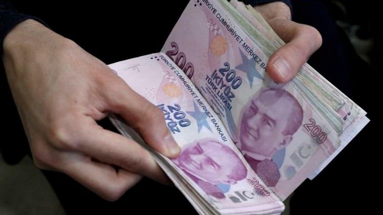 <p><strong>İLK 6 AYDA YÜZDE 18’E ULAŞABİLİR</strong></p>
<p> </p>
<p>SSK ve Bağkur emeklileri ocak ve temmuzda açıklanan son 6 aylık enflasyon neyse o oranda zam alıyor. SSK ve Bağkur emeklileri dün itibarıyla açıklanan nisan enflasyonu ile şimdiden yüzde 13.36 zammı garantiledi. </p>
