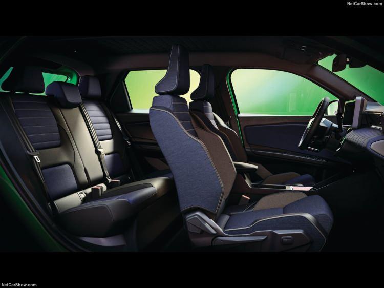 <p>Renault 5'in Avrupa'da Evolution, Techno, Iconic Five ve Roland Garros isimli dört farklı versiyonu satışa sunuluyor.</p>
