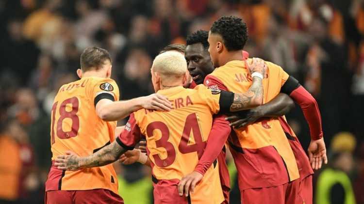 <p>Sarı-kırmızılı ekip, 34. haftayı en yakın takipçisi Fenerbahçe'nin 8 puan önünde kapatarak bitime 4 maç kala şampiyonluk için büyük avantaj yakaladı.</p>