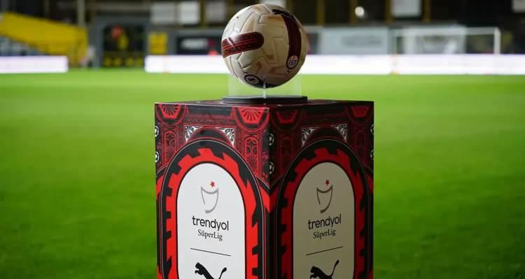 <p>Süper Lig'de geride kalan 65 sezonun 31'inde Türk teknik adamların yönettiği takımlar zirvede yer aldı.</p>