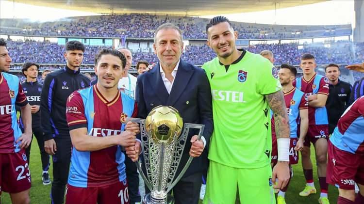 <p>* 2021-2022<br />
<br />
* Abdullah Avcı | Trabzonspor</p>