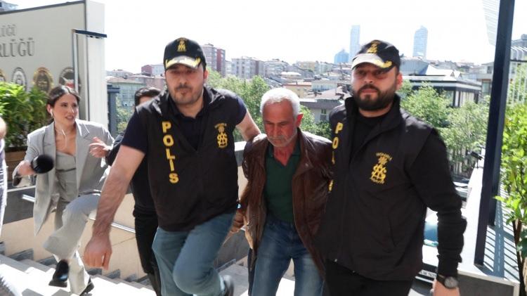<p>'ÖZGÜR ÖZEL’İ BİR ANDA GÖRÜNCE ANLIK OLARAK KARAR VERDİM'</p>
<p>Olay günü AKM’nin içine hiç girmediğin sürekli dışarıda olduğunu söyleyen şüphelinin Özgür Özel’in bir anda çok yakınına geldiğini fark ettiğini belirterek "Spontane olarak sağ elim kalktı ve ona vurdum. Bu hareketi o ana kadar planlamamıştım. O anda aklıma geldi ve yaptım" dediği öğrenildi.</p>