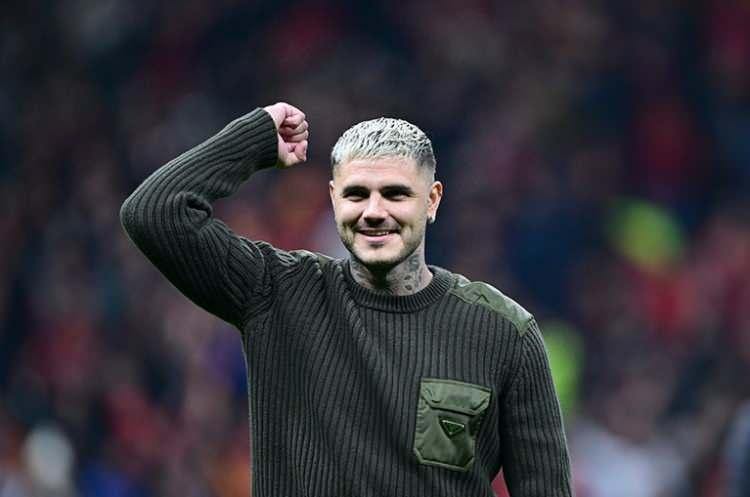 <p>"Icardi hızlı bir karşı atakla değil, daha çok topu almak için geri gelerek pozisyon almaz: o, Filippo Inzaghi'nin daha güçlü bir versiyonu, ceza sahasında bir kartal. Ve bugün, yıllar sonra, Türkiye'de de aynı şekilde."</p>