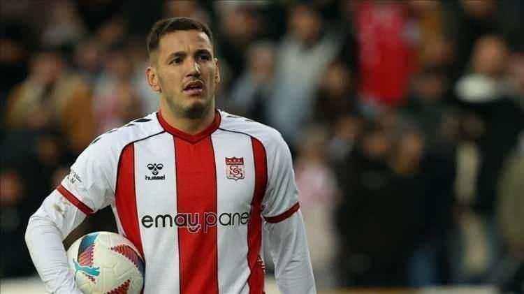 <p>9- Rey Manaj | 12 gol<br />
<br />
* Sivasspor</p>