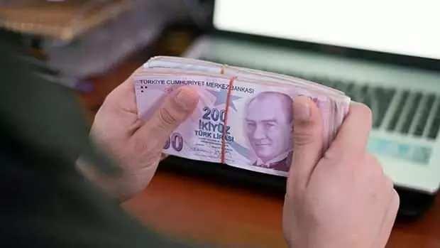 <p><strong>4 AYLIK ENFLASYON VERİSİNE GÖRE KİM NE KADAR ALACAK?</strong></p><p> </p><p>Yüzde 12,29'luk zam oranına göre hesaplanan bazı unvanların yeni maaşları şöyle:</p>