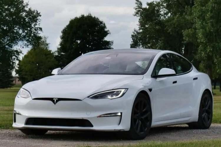 <p>Öte yandan İngiltere’de milyarder Elon Musk'a karşı toplumsal öfke giderek büyüyor.</p>

