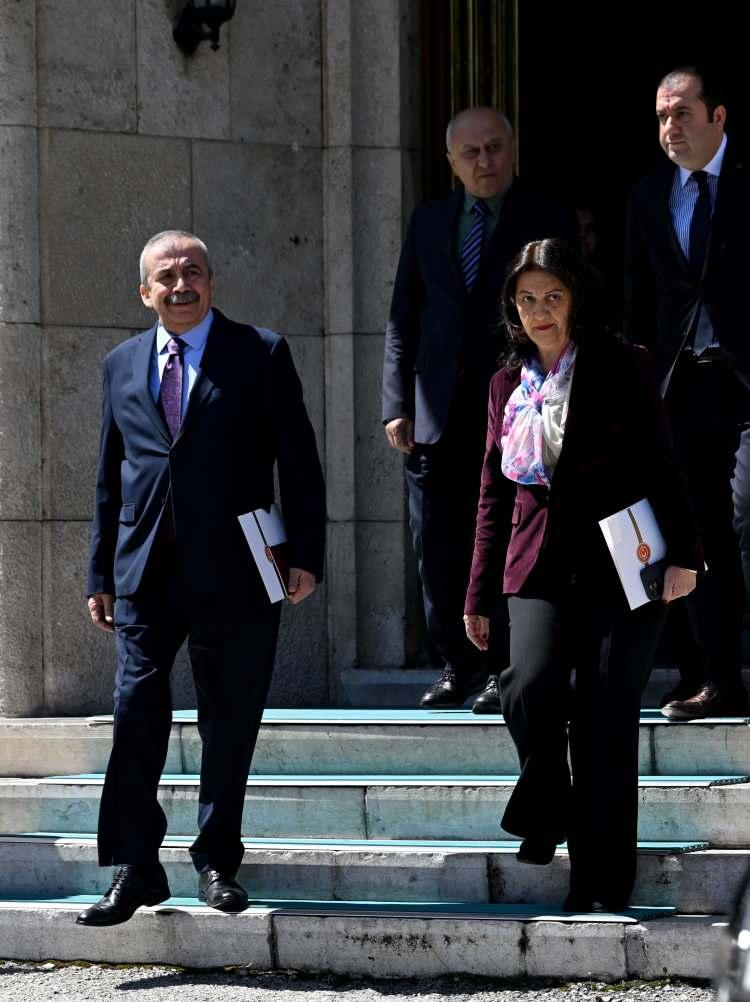 <p><strong><span style="color:rgb(178, 34, 34)">“ELİMİZDE HAZIR BİR TASLAK VAR, NE YAPACAĞIMIZ BELLİ”</span></strong></p>
<p> </p>