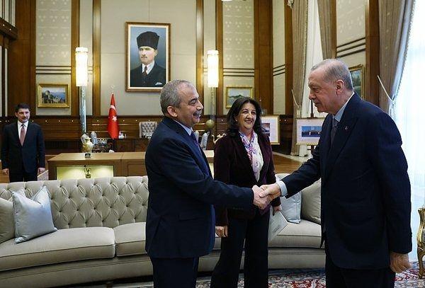<p>Türkiye gazetesinde yer alan habere göre; AK Parti ve devletin ilgili birimleri tarafından ise önümüzdeki sürece ilişkin atılacak adımlara yönelik bir taslak program hazırlandı. Güvenlik birimleri bu hazırlıklarla ilgili Öcalan'la da görüştü.</p>

<p> </p>
