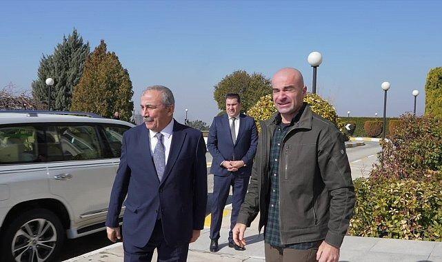 <p>17 Şubat Pazartesi günü ise Süleymaniye'de Bafil Talabani ve Kubat Talabani ile bir araya geldi.</p>