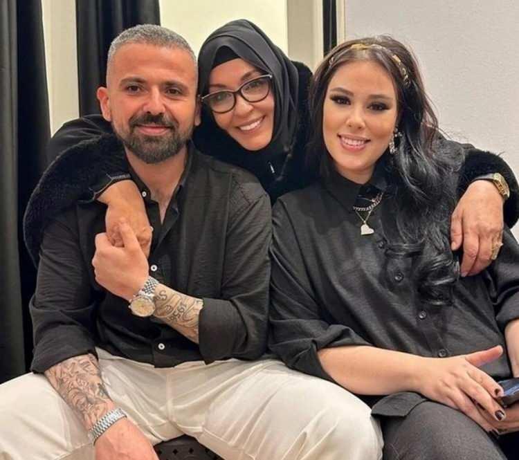 <p><span style="color:#000000">Tayfur, annesi Necla Nazır'ın Anneler Günü'nü sosyal medyadan yaptığı paylaşımla kutladı.</span></p>