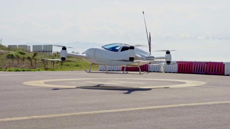 <p>Yaklaşık 7 yıllık çalışmanın emeği olan AirCar, test sürecinin ardından ilk insanlı uçuşlarına başladı. Projenin kurucusu Eray Altunbozar, açıklamalarında bulundu.</p>
