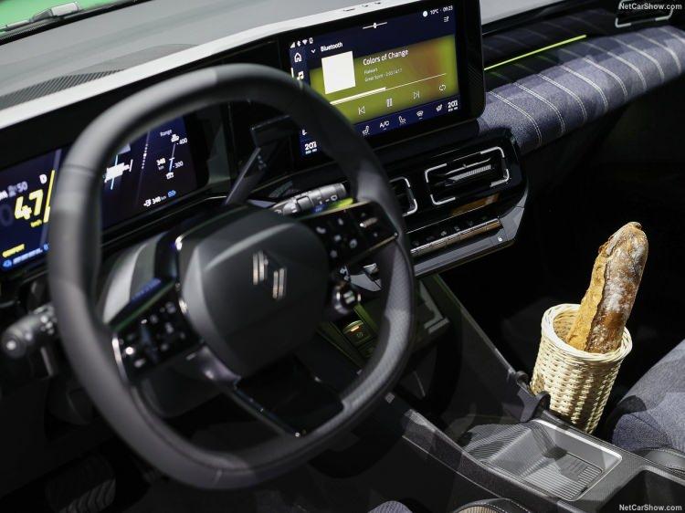 <p>Fransız otomobil üreticisi Renault'un yeni elektrikli modeli '5'in fiyatı, resmi açıklama öncesinde ortaya çıktı.</p>
