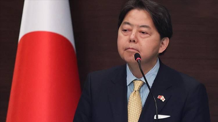 <p>JAPONYA'DAN HİNDİSTAN-PAKİSTAN SAVAŞI ENDİŞESİ</p>

<p>Japonya, Hindistan ve Pakistan arasında yaşanan çatışmaların büyük çapta bir savaşa dönüşeceğinden endişe duyduklarını belirterek, olayların diyalog yoluyla çözülmesi çağrısında bulundu.</p>
