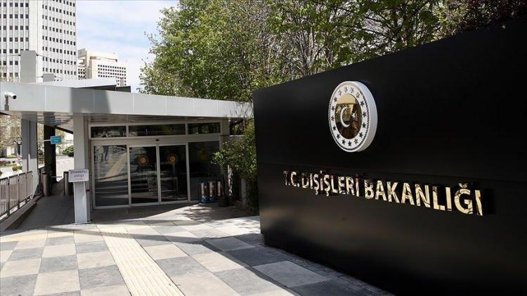 <p>Taraflara sağduyulu davranmalarını ve tek taraflı eylemlerden kaçınmalarını telkin eden Dışişleri, "Bölgedeki tansiyonun bir an önce düşürülmesini teminen gerekli tedbirlerin alınmasını ve benzer olayların tekrarını önlemek için, terörle mücadele alanı dahil olmak üzere, ihtiyaç duyulan mekanizmaların oluşturulmasını ümit ediyoruz" ifadelerini kullandı.</p>
<p> </p>