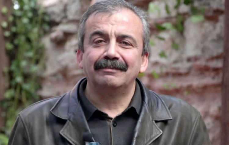 <p>Önder’in vefatının ardından birçok tanınmış isim taziye mesajları yayımladı. <strong><em>İşte ünlü isimlerin o paylaşımları...</em></strong></p>