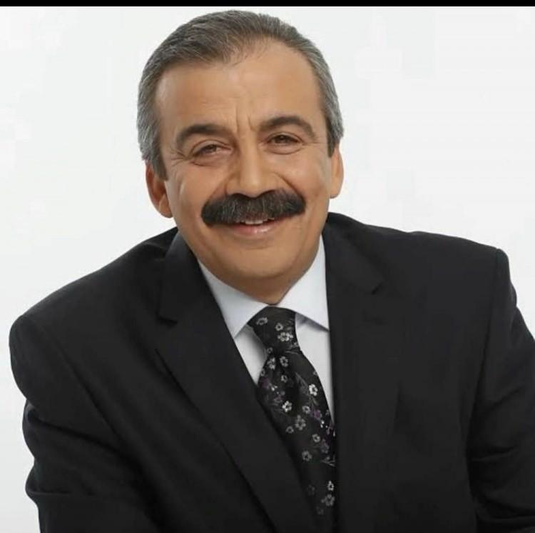 <p><strong>CELİL NAL&Ccedil;AKAN</strong></p>

<p>"Kederim tarifsiz. Ailesine ve biz sevenlerine sabır diliyorum."</p>
