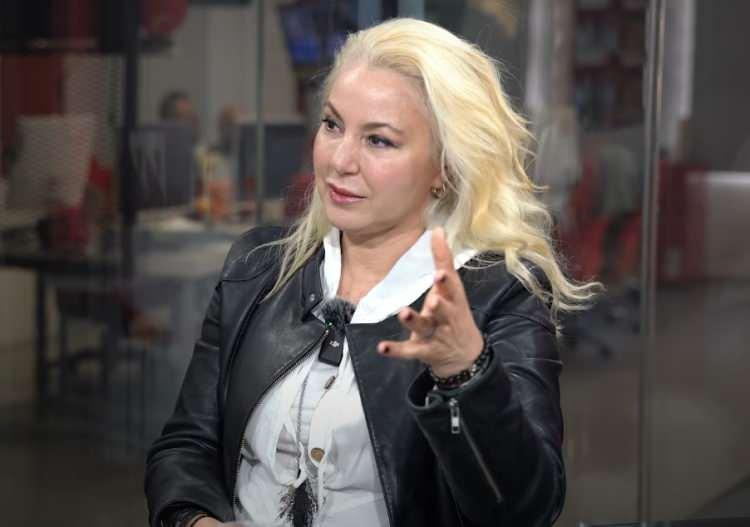 <p><span style="color:#000000">Psikoloğundan ise <strong><em>"Hayır, karşılıklı sağlıklı bir ilişki yoksa sevmek zorunda değilsin."</em> </strong>cevabını aldığını belirten Yonca Şahinbaş yaşadığı rahatlamayı da dile getirdi.</span></p>