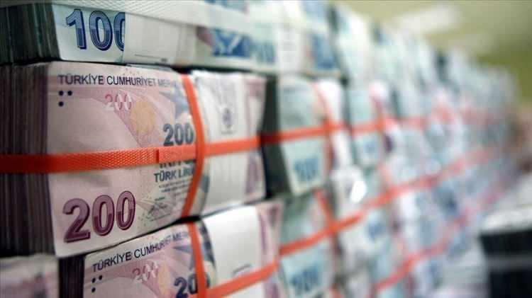 <p>KİMLER KULLANMALI?</p>
<p>Faizsiz krediyi kredi kartı borcu bulunanların öncelikle kullanması avantajlarına oluyor. Kredi kartı borcu 50 bin lira olan birisi asgarisini ödedikten sonra kalan kısmına faiz işleteceğine, faizsiz krediyi kullanarak tüm borcunu kapatıp 6 ay boyunca faizsiz olarak taksit taksit geri ödeme imkanına sahip olabilir.</p>