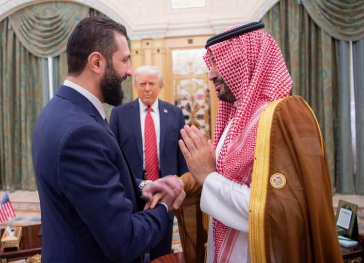 <p>Suudi Arabistan ile başlayan ziyaretlerine Katar'da devam eden Trump, önemli mesajlar veriyor.</p>
<p> </p>