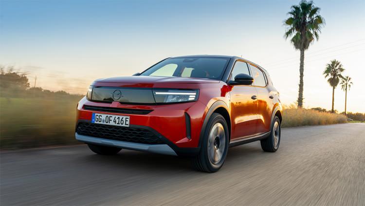 <p>Açıklamada görüşlerine yer verilen Opel Marka Direktörü Yiğit Yantaç, ilk iki neslin ardından yeniden sahalara dönen yeni Opel Frontera'nın, B-SUV segmentinin en yeni ve iddialı oyuncusu konumunda olduğunu belirtti.</p>