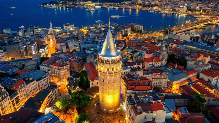 <p><span style="color:#B22222"><strong>1)  İSTANBUL</strong></span></p>

