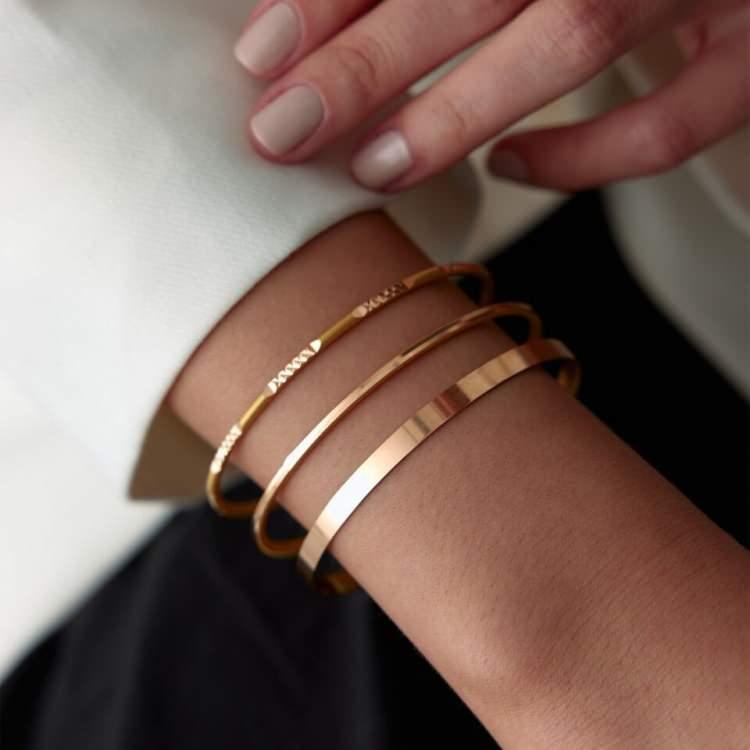 <p><span style="color:#B22222"><strong>22 AYAR BİLEZİK GRAMI FİYATI</strong></span></p>
<p> </p>
<p><strong>Alış:</strong> 3.794,23</p>
<p> </p>
<p><strong>Satış: </strong>4.000,84</p>