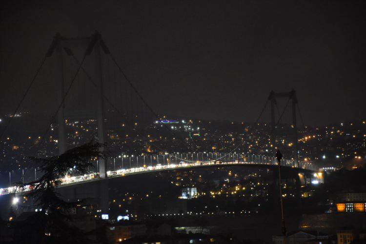 <p>İstanbul’da Avrupa Bölgesi'nde yaşayan vatandaşlar güncel elektrik kesintisi programını merak ediyor.</p>
<p>BEDAŞ, 13 Mayıs 2025 Salı günü planlı bakım ve onarım çalışmaları nedeniyle İstanbul’un 24 ilçesinde elektrik kesintisi uygulanacağını duyurdu.</p>