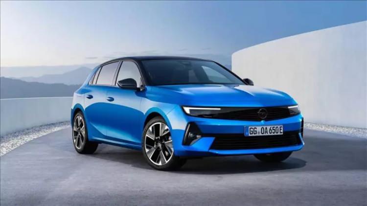 <p><strong>OPEL-</strong></p>
<p> </p>
<p>Opel Türkiye, mart ayı itibarıyla neredeyse bütün modellerinde kredi kampanyası uyguluyor. Alman otomobil üreticisi 150 bin TL’den 800 bin TL’ye kadar birçok tutarda kredi imkanı sunuyor. Faiz oranları ise yüzde 0 ila yüzde 2,99 arasında değişkenlik gösteriyor.</p>