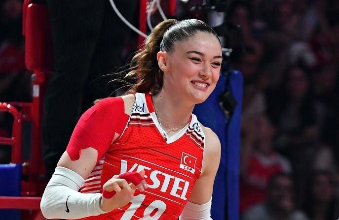 <p>4 milyon dolarlık servetiyle voleybolun en zenginleri listesine giren Zehra Güneş şimdi de ultra lüks villasıyla adından söz ettirdi. </p>