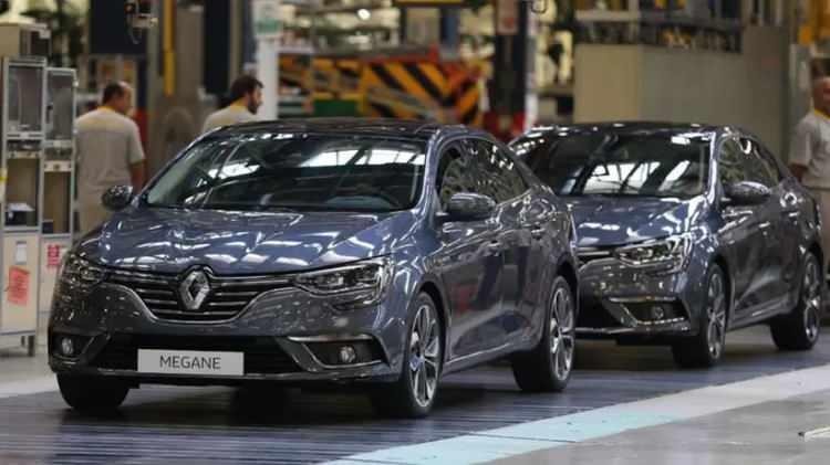 <p><strong>RENAULT-</strong></p>
<p> </p>
<p>Fransız otomobil üreticisi Renault, sıfır faizli kredi kampanyasını sonlandırdı. Nisan ayı güncel kampanyalarına bakıldığında Clio, Megane Sedan ve Yeni Duster modellerinin tüm versiyonları için 200 bin TL değerindeki krediyi 6 ay vade ve yüzde 0,99 faiz oranı karşılığında alabilirsiniz.</p>
<p> </p>
<p>Markanın elektrikli modeli Megane E-Tech için ise 350 bin TL, 12 ay vade ve yüzde 0 faiz oranı uygulanıyor.</p>