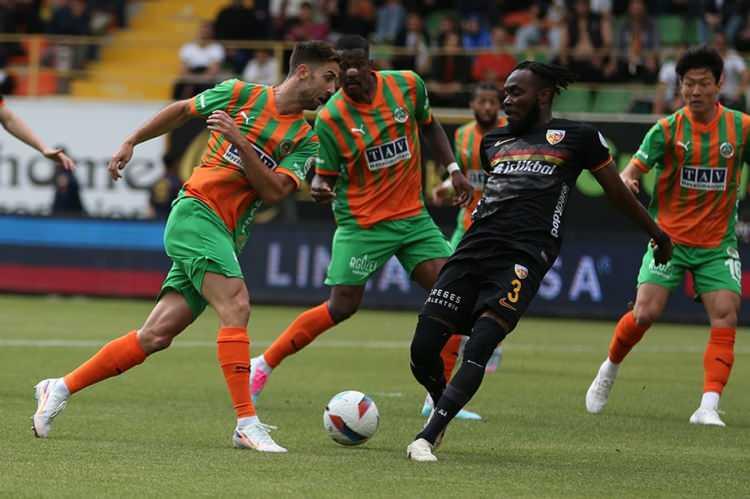 <p>417- Alanyaspor ( 79 sıra geriledi)</p>