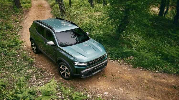 <p>C-SUV segmentinde uzun süredir uygun fiyatlı ve dayanıklı yapısıyla öne çıkan <strong>Renault Duster</strong>, yeni jenerasyonuyla daha modern bir görünüm, gelişmiş motor teknolojileri ve artırılmış güvenlik özellikleriyle karşımıza çıkıyor.</p>

<p> </p>
